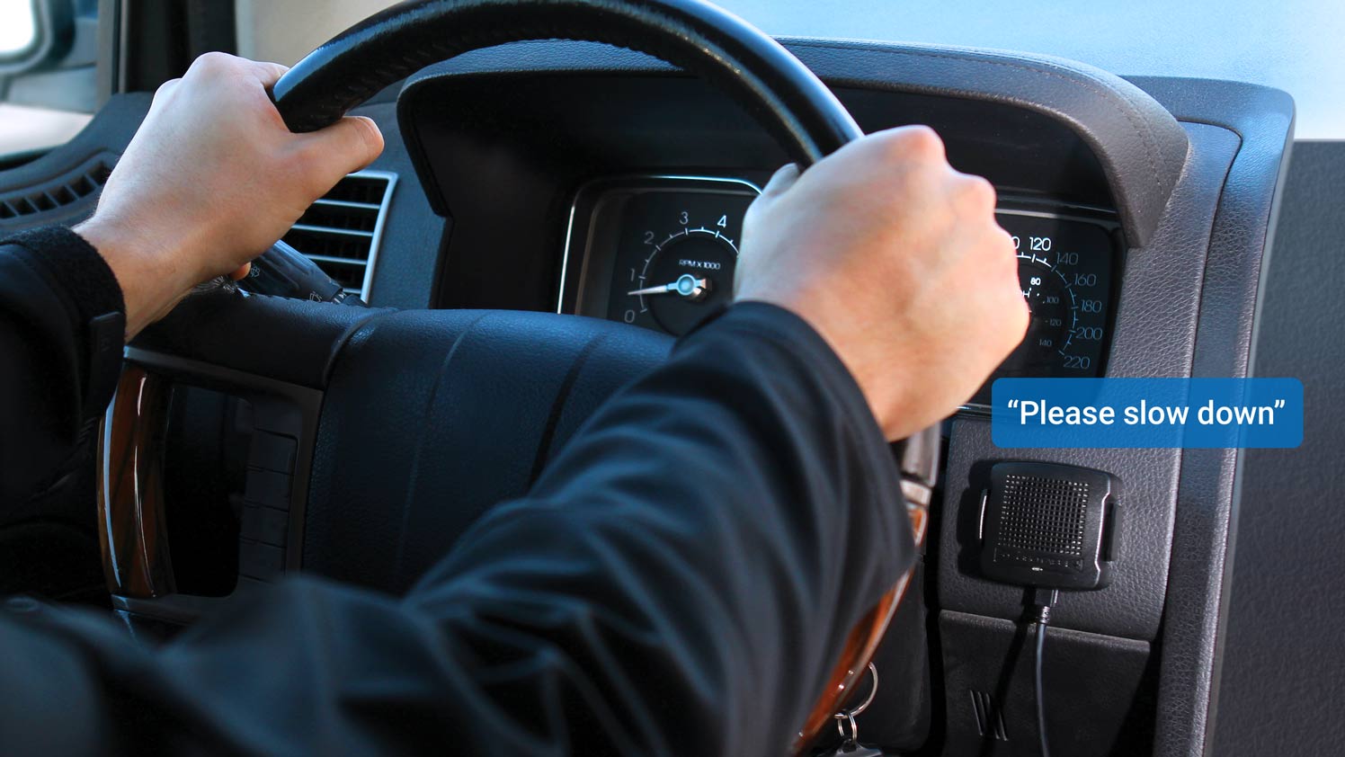 go-talk-in-vehicle-driver-feedback-device-lifestyle-mockup-2022-EN-NA-inline@2x (1)